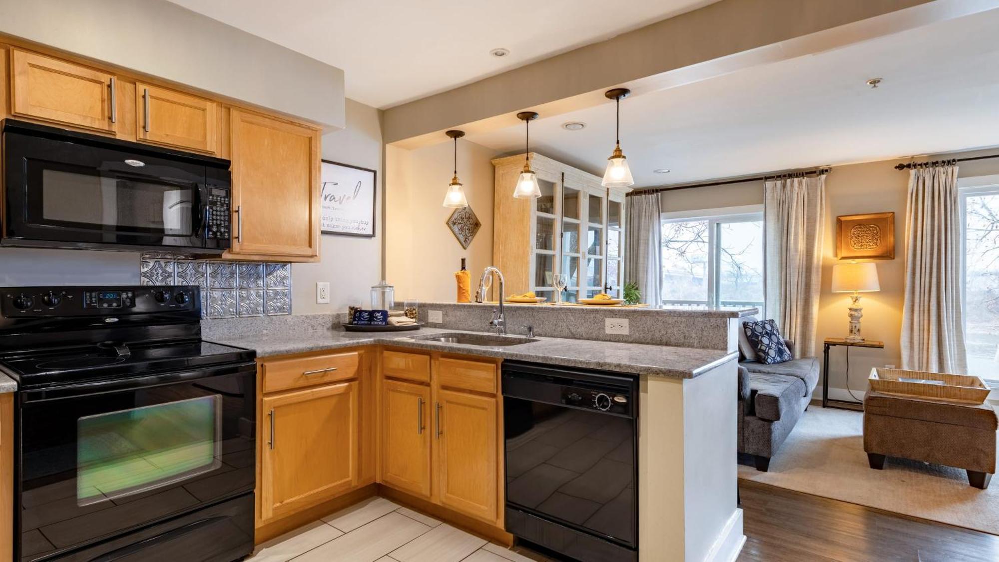 Holiday home Cumberland River Views Walk To Broadway Downtown Stadium Rockin Riverfront *