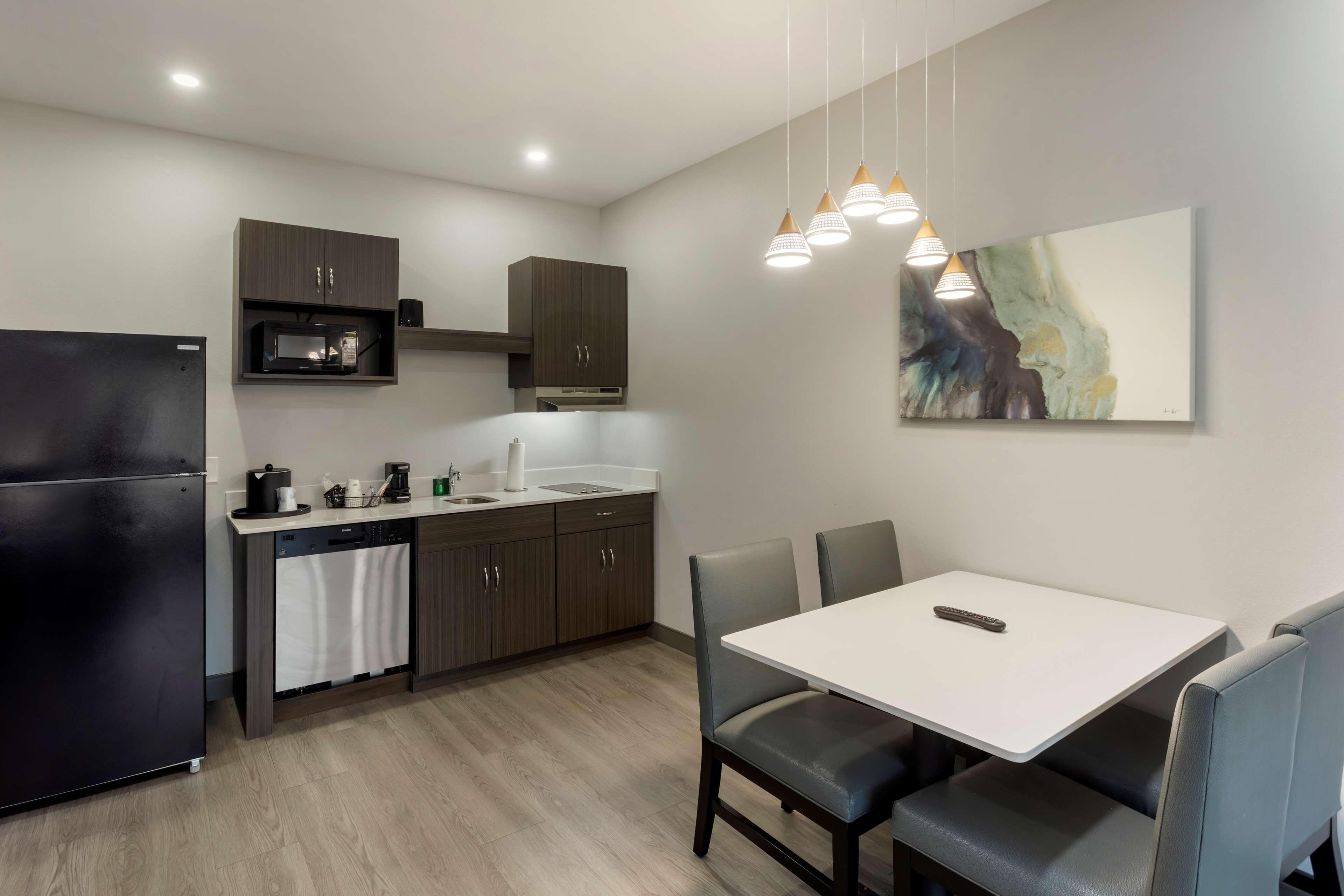 Western Executive Residency Antioch Hotel