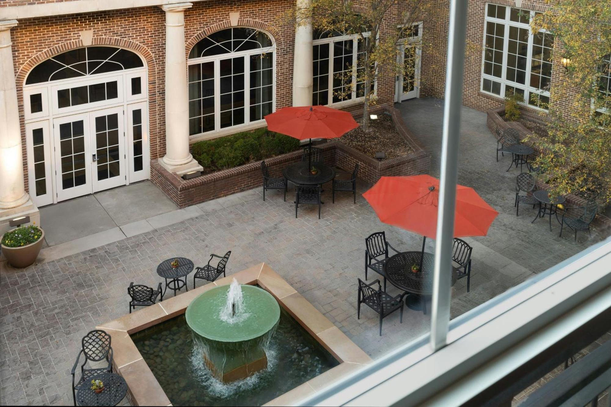 Courtyard By Marriott Hills Hotel 3*