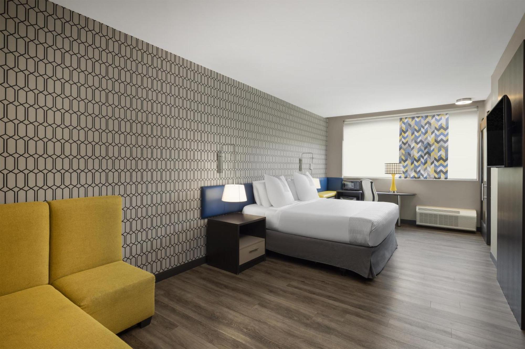 Glo Western Airport 3*