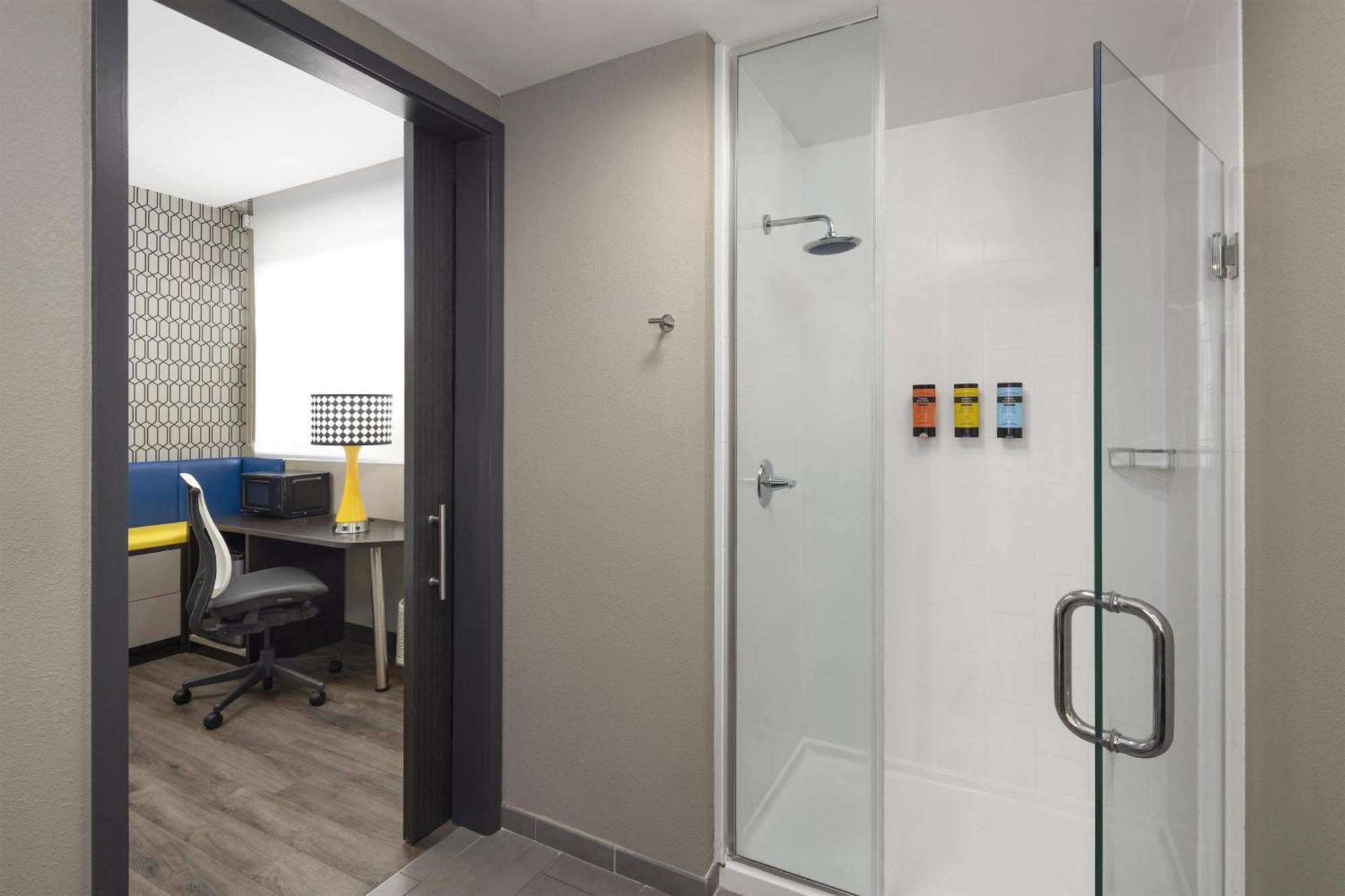 Glo Western Airport Hotel Nashville