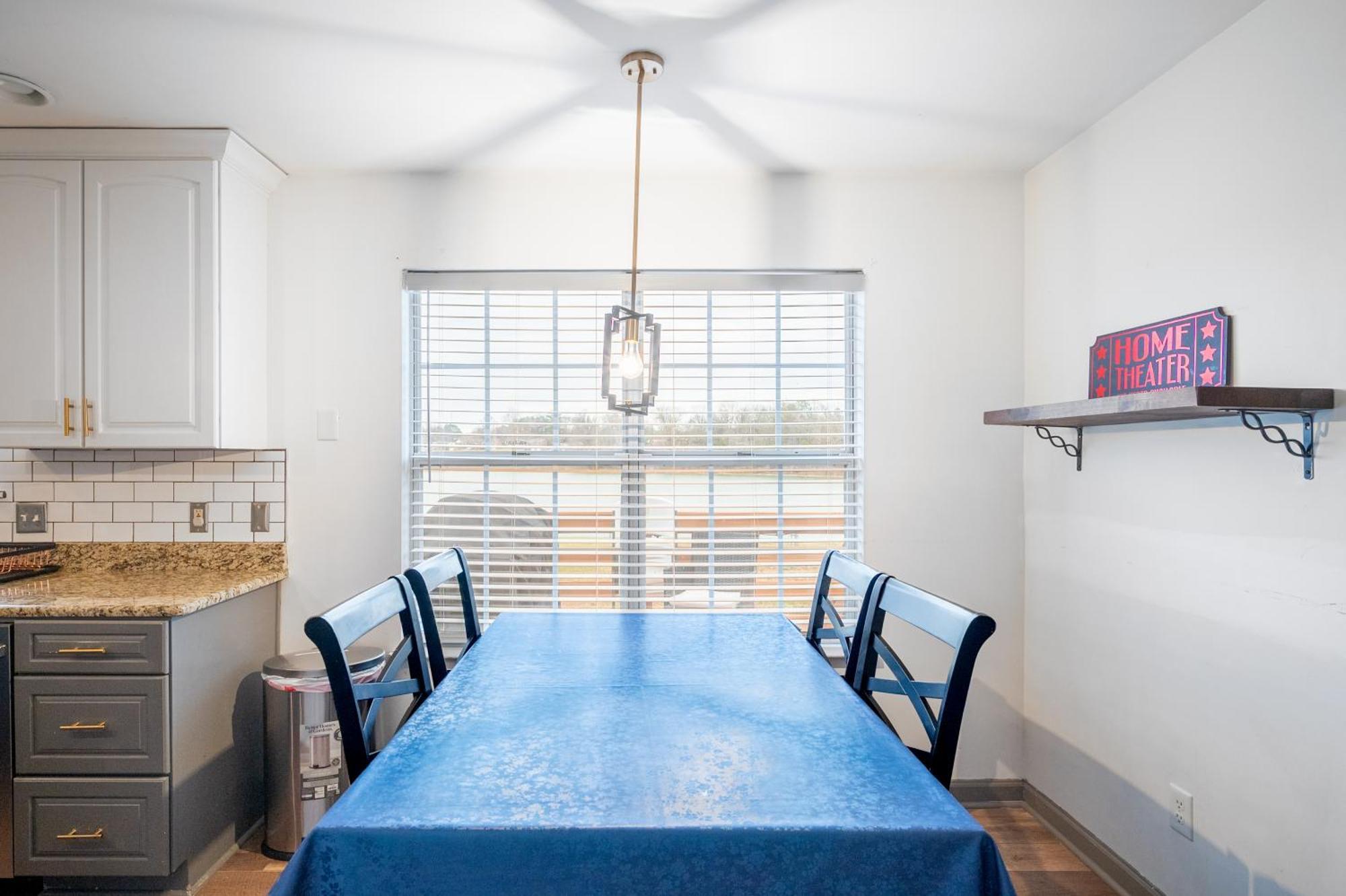 Holiday home 3br Lakefront In With Bbq & Hot Tub