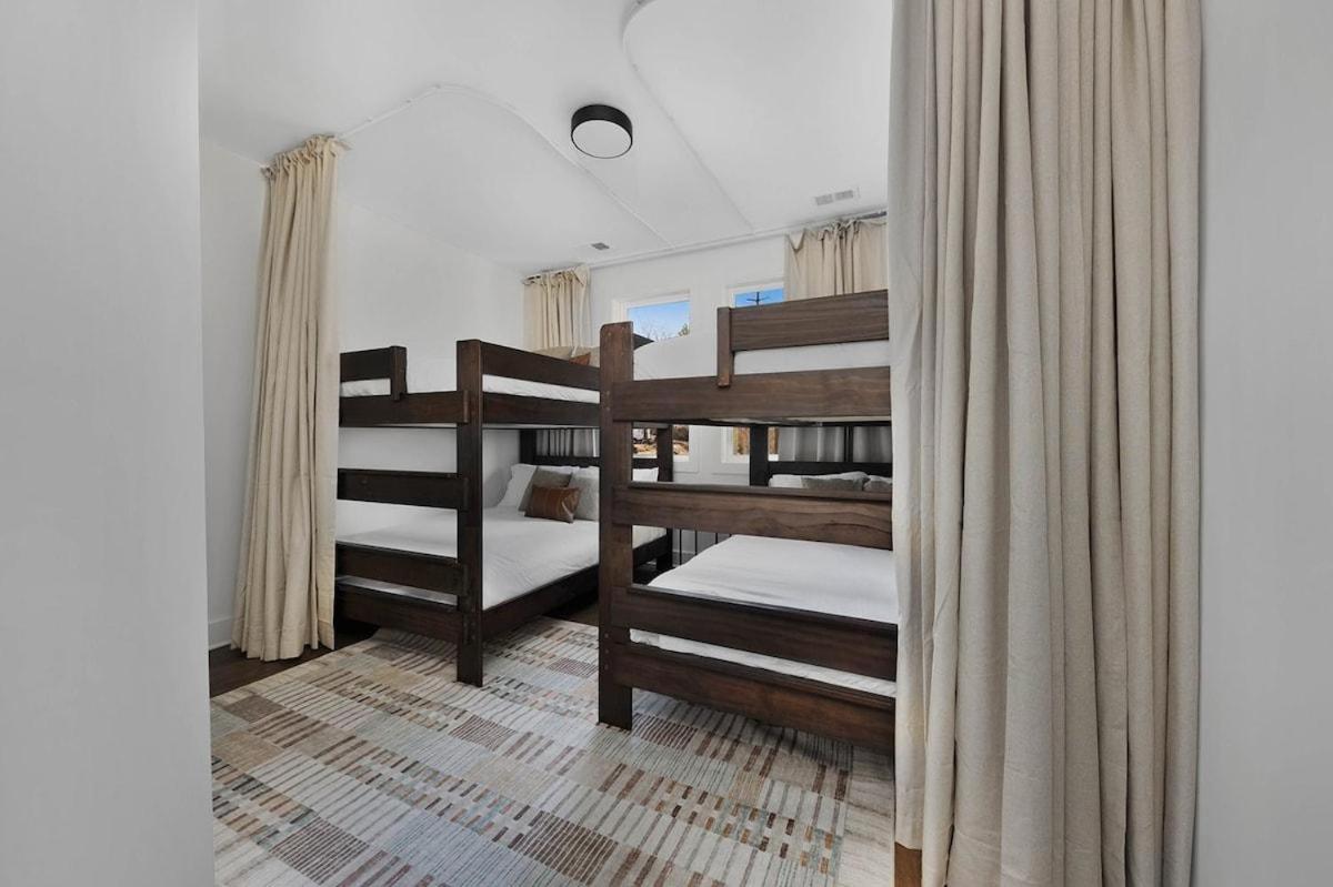 Diamonds & Rhinestones Nashville