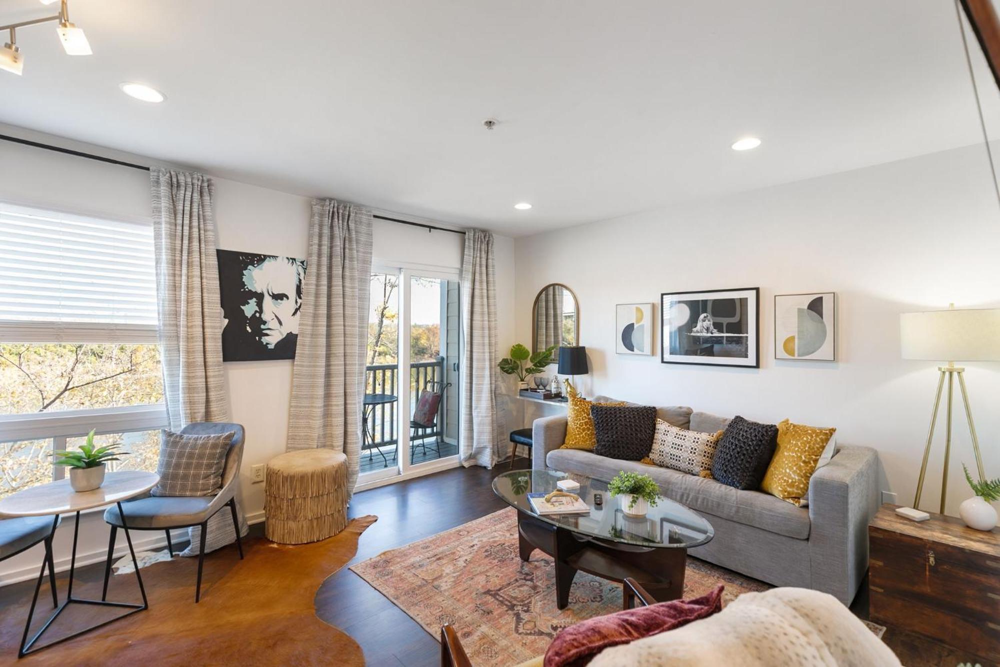 Downtown Riverfront Unit 762 *