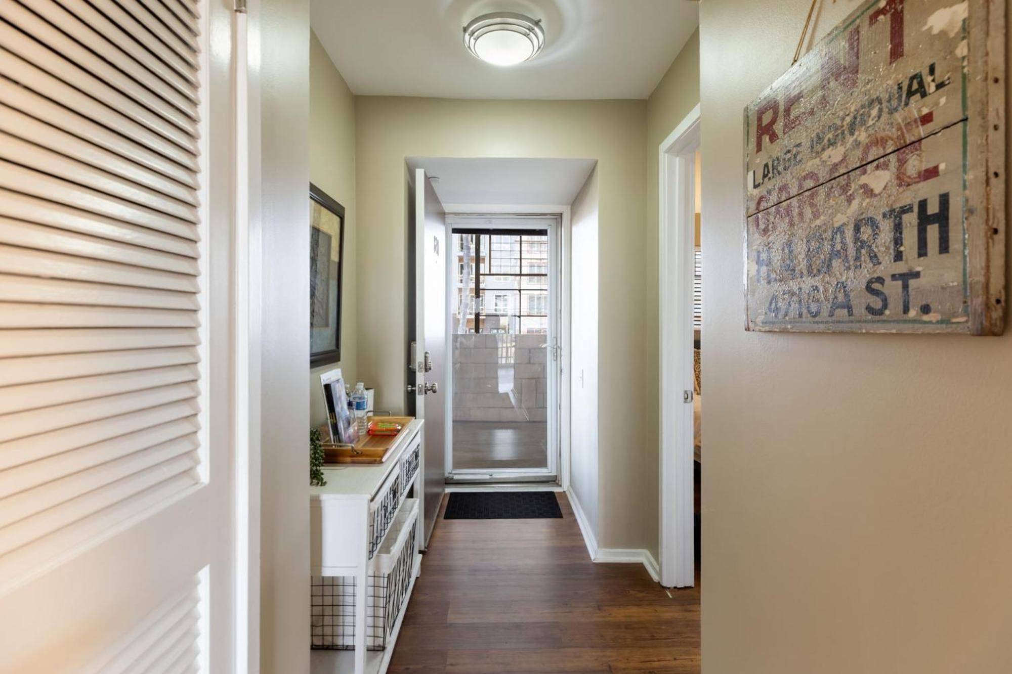 Downtown Riverfront Apartment Nashville