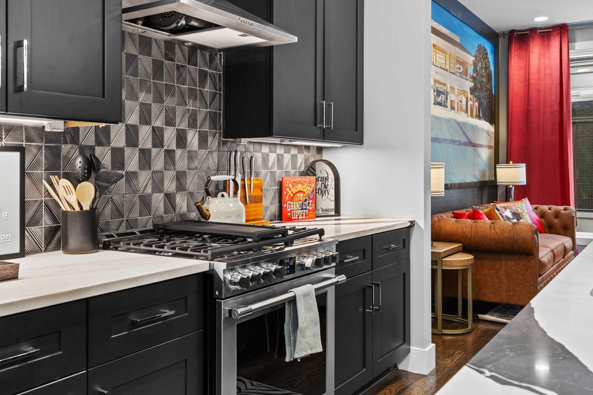 Grand Ole Opry At The Aloras Deck Karaoke * Nashville