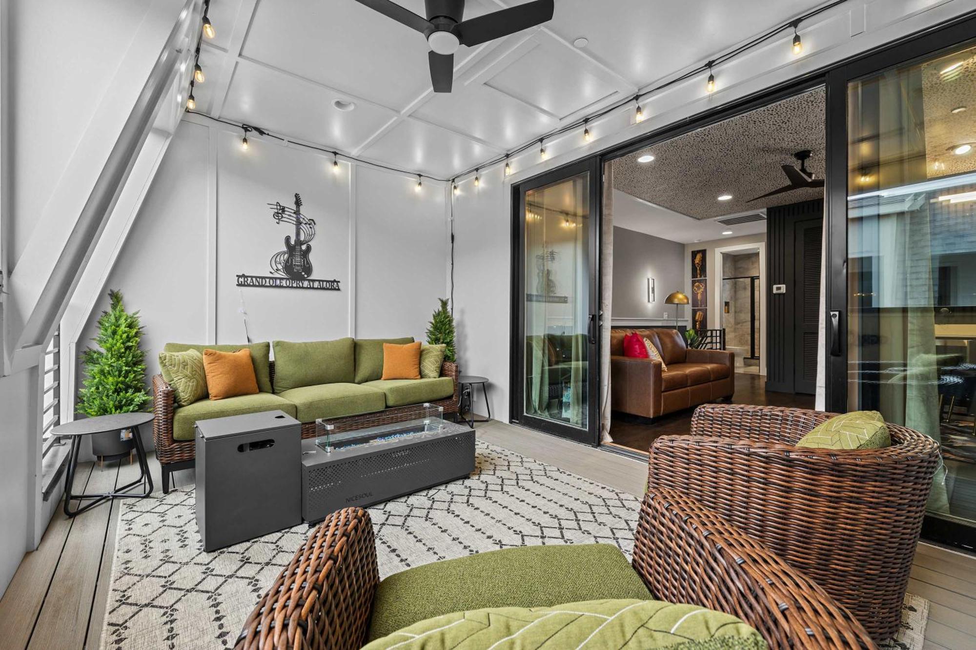 Grand Ole Opry At The Aloras Deck Karaoke Holiday home Nashville