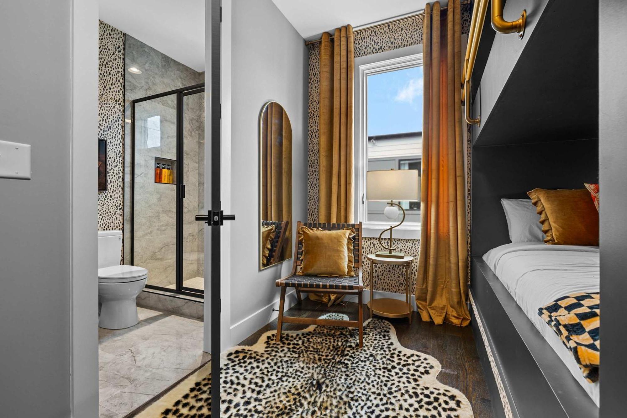 Grand Ole Opry At The Aloras Deck Karaoke Holiday home Nashville