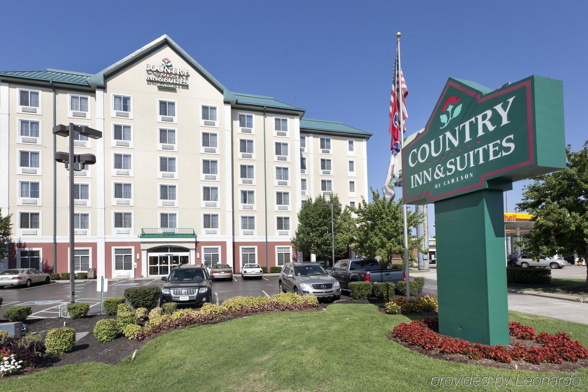 Hotel Country & By Radisson Airport Tn