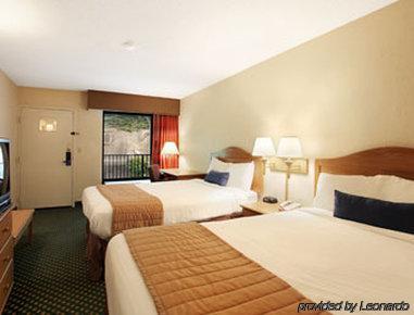 Baymont By Wyndham Airport 2*