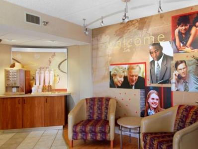 Red Roof Plus+ Airport Hotel Nashville