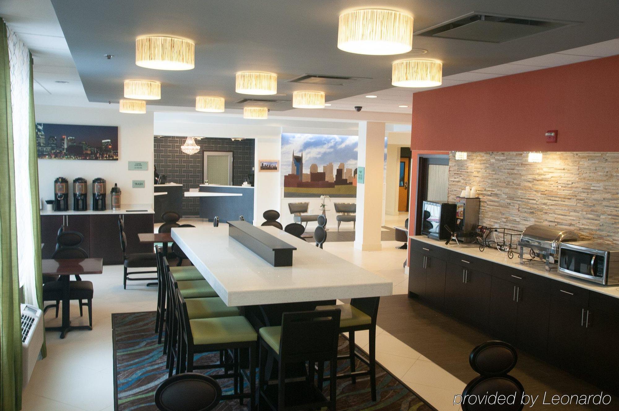 Country & By Radisson Airport Tn Hotel Nashville