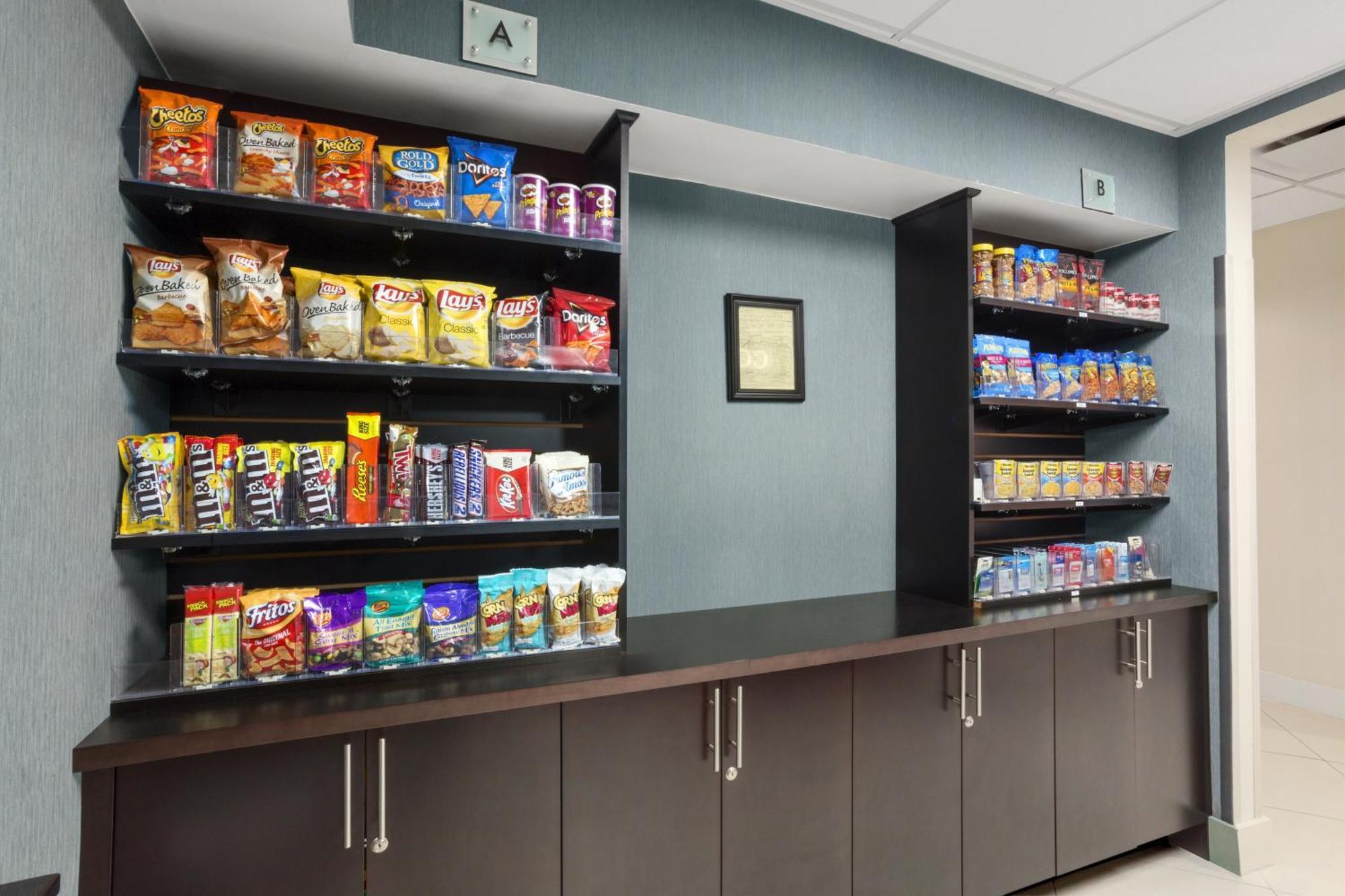 Country & By Radisson Airport Tn Hotel 3*