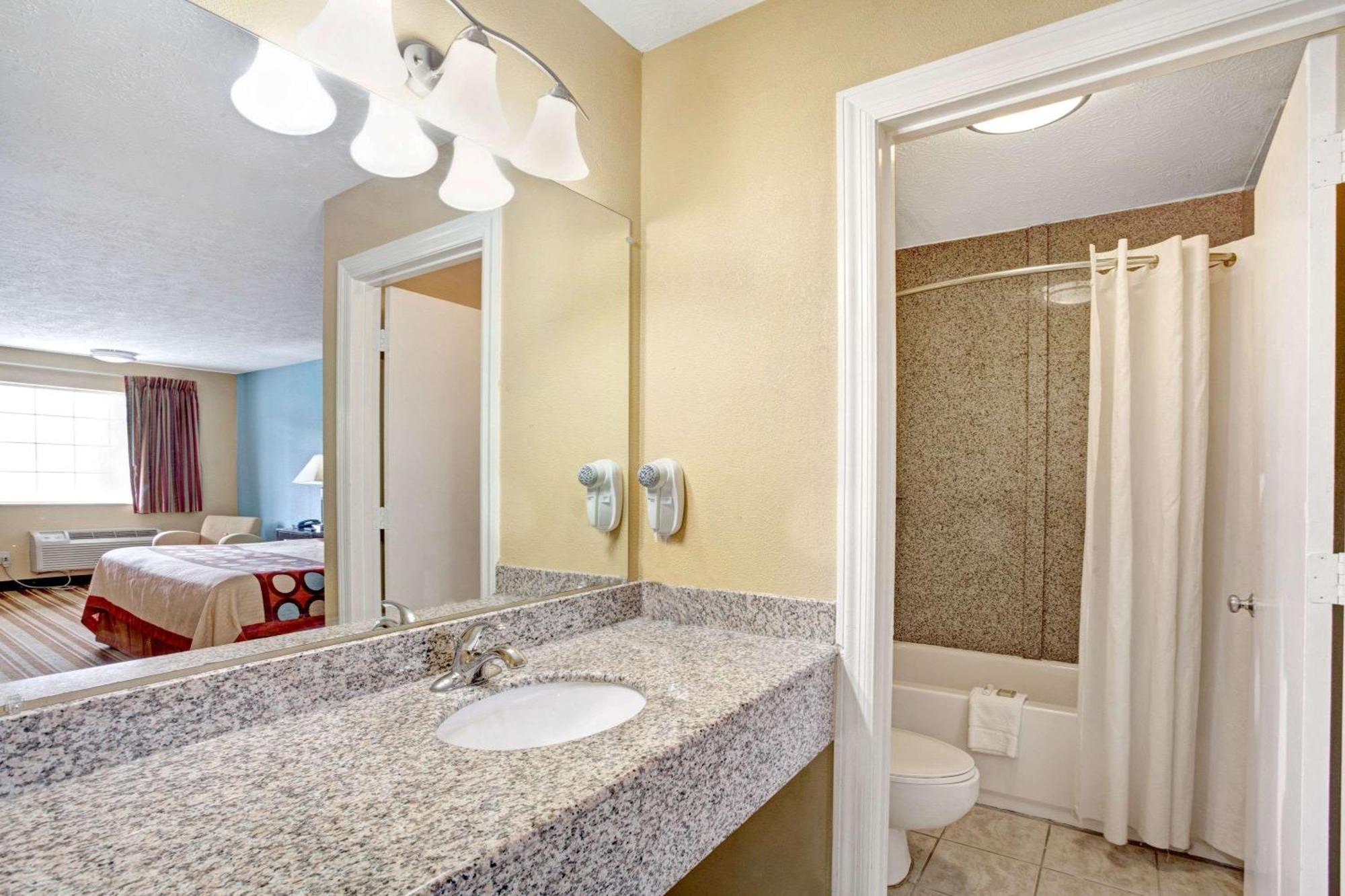 Super 8 By Wyndham Whites Creek/ Nw Area 2*