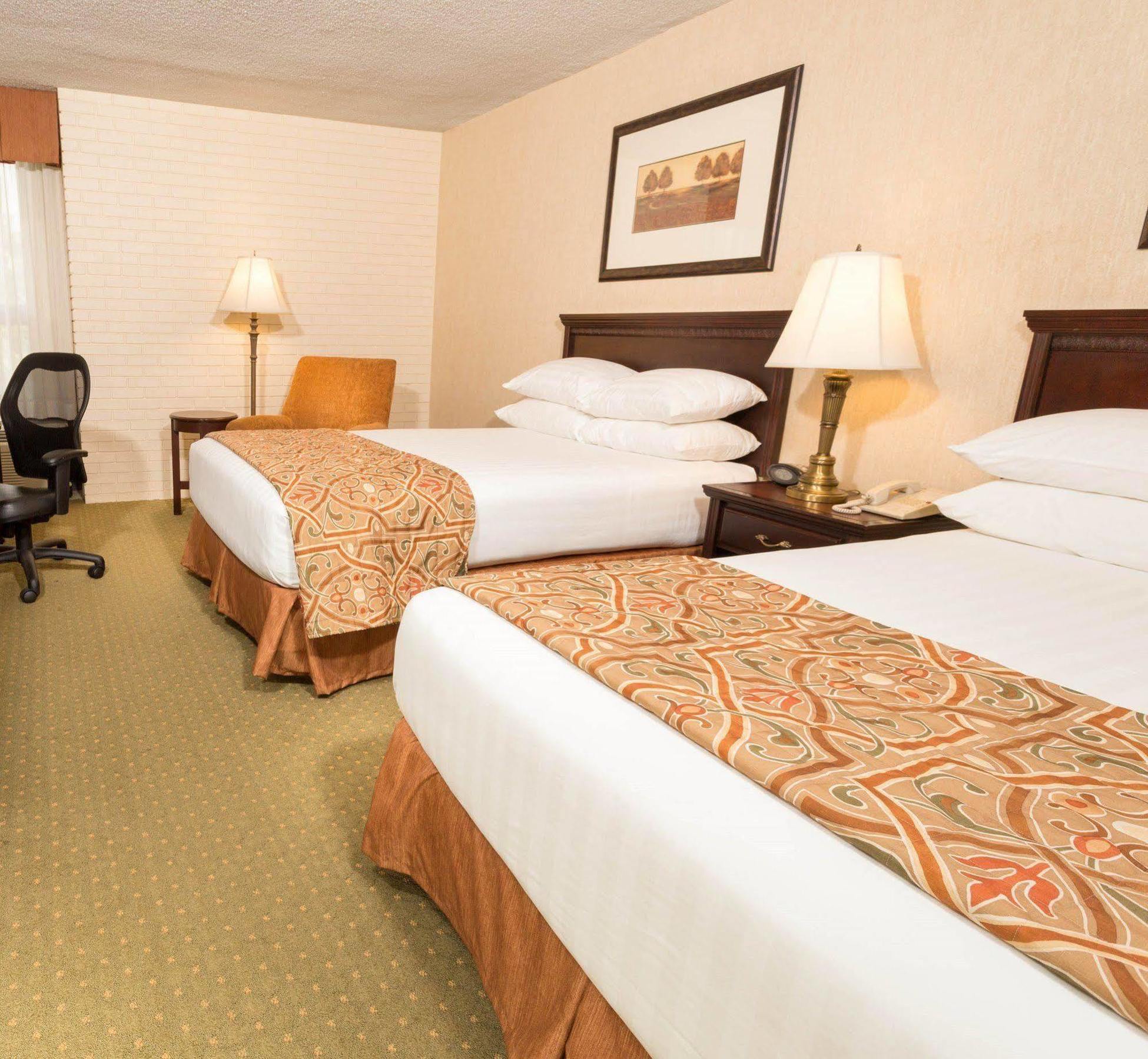 Hotel Drury & Airport