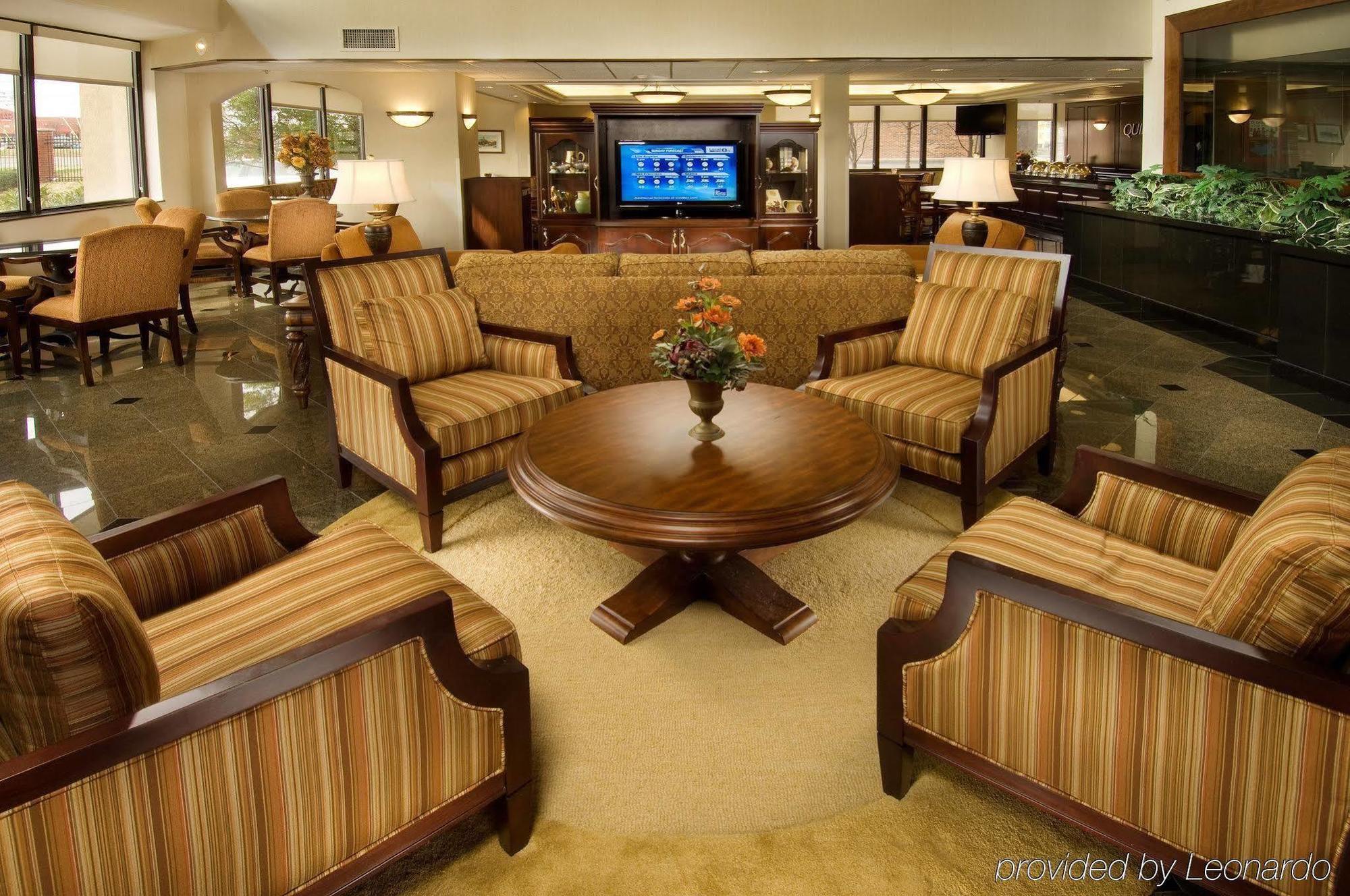 Hotel Drury & Airport 3*