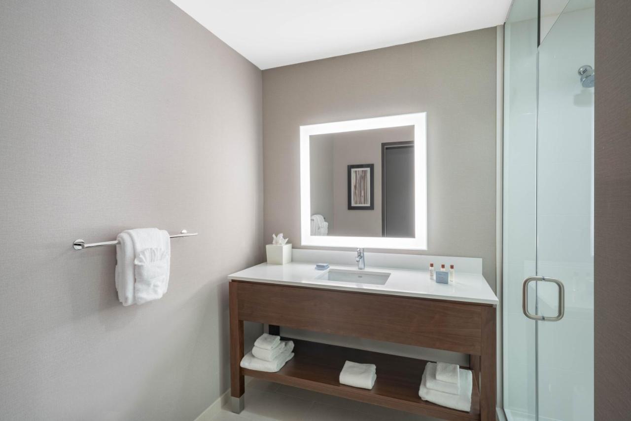 Hampton By Hilton Airport Century Place Nashville