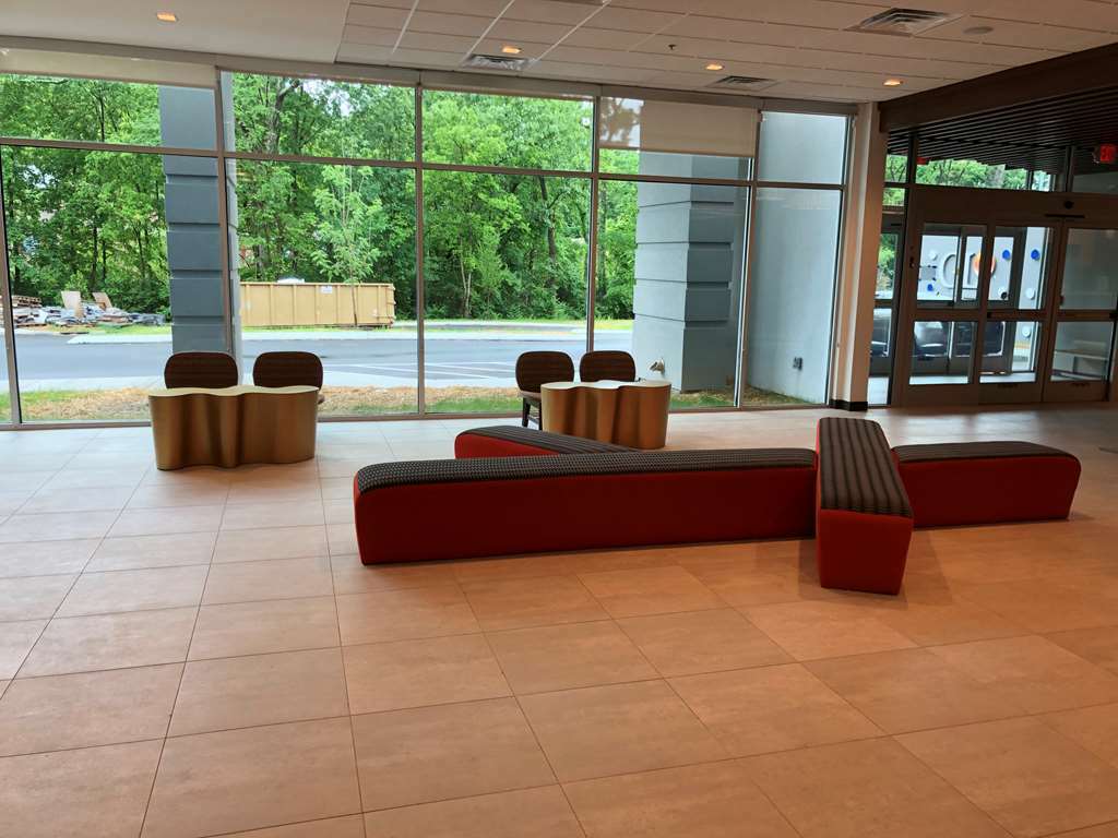 Glo Western Airport Nashville