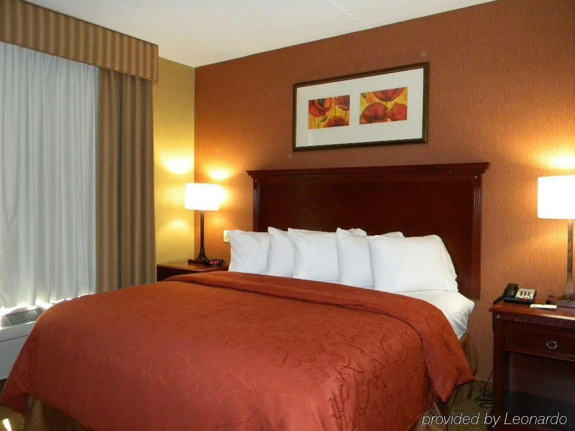 Country & By Radisson Airport Tn Hotel 3*