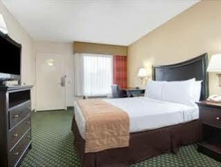 Hotel Baymont By Wyndham Airport Nashville