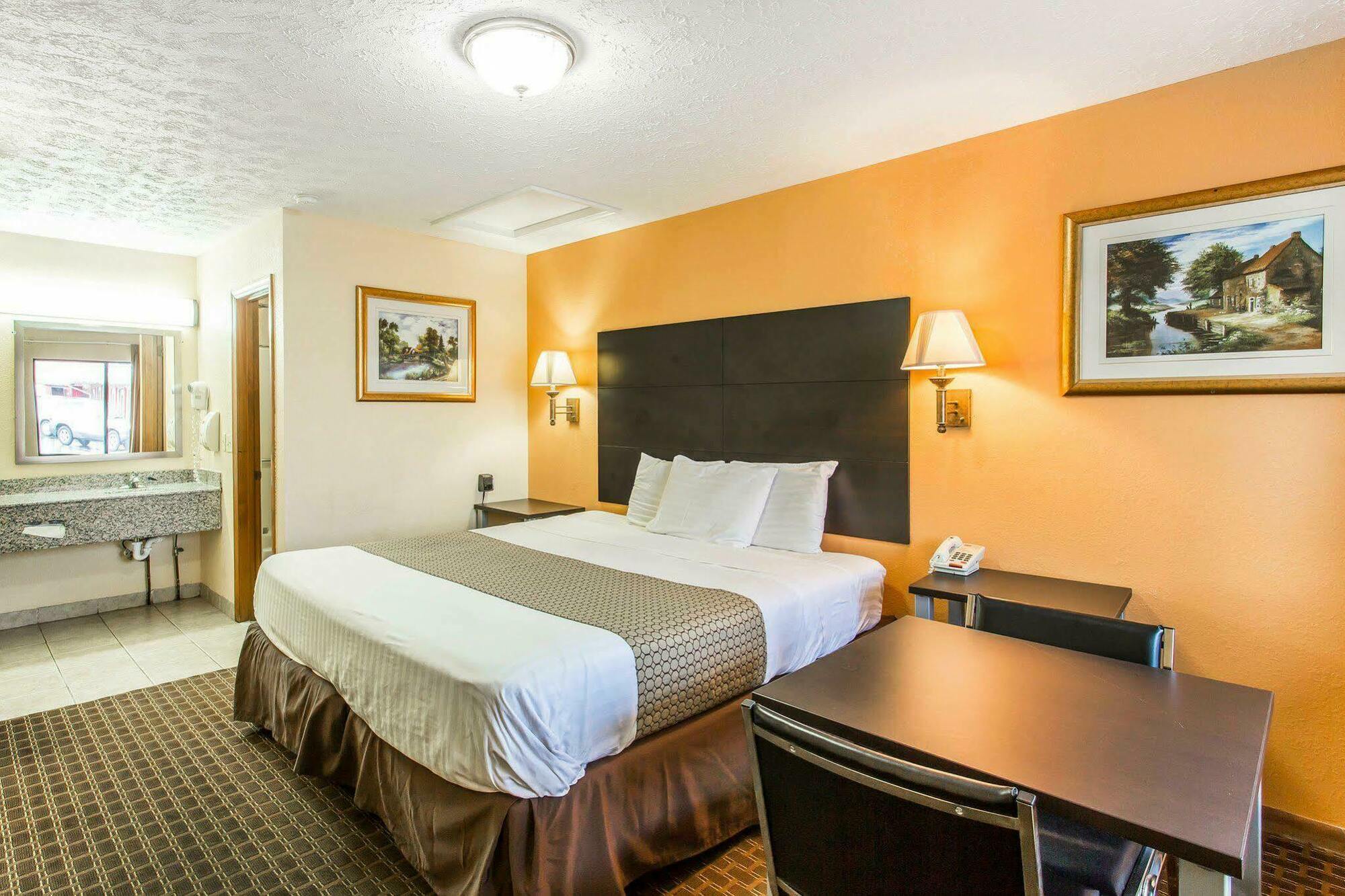 Econo North Motel 2*