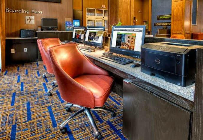 Courtyard By Marriott Hills 3*