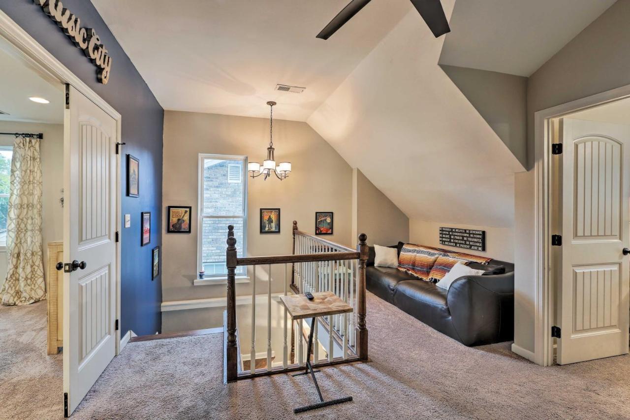 With Fire Pit And Yard, 3 Mi To Dwtn Holiday home *