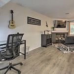 Modern Nashville Townhome: Large Yard & Deck!