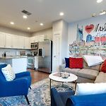 Three-Level West End Apartment With Private Office And Free Secured Parking