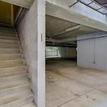 Three-Level West End Apartment With Private Office And Free Secured Parking