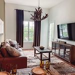 Cozy Cabin - 2 Miles To Broadway & Free Parking