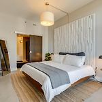 Amazing 2 Bd 4Th Floor Condo With Spectacular Views