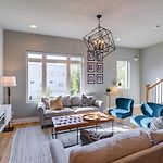 Nashville Townhome W/ Rooftop Balcony & Game Room!