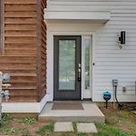 10 Percent Off New Home Downtown Sleeps 8