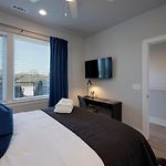 New Lux Townhome 6 Mins To Dt Rooftop Sleeps 12