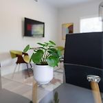 Comfy Nashville 1Br With King Bed And Optional Parking Near Gulch & Midtown Walk To The Parthenon