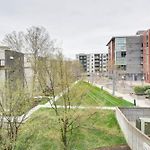 Smart, Stylish Music City Condo - Concierge, Restaurants, Gym, Rooftop Patio, Parking