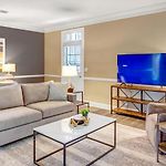 Landing Modern Apartment With Amazing Amenities