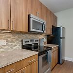 Landing Modern Apartment With Amazing Amenities