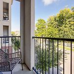 Landing Modern Apartment With Amazing Amenities