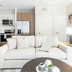 Landing Modern Apartment With Amazing Amenities