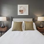 Landing Modern Apartment With Amazing Amenities