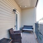 Lipstick & Boots - Luxury 3-Level Condo With Private Garage Near Music Row
