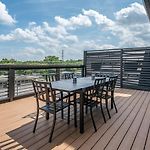 2-Bedroom Penthouse With Rooftop & Free Parking