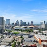 The Stage In Downtown Nashville W Pool/Gym | Walk To Broadway