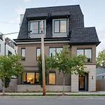 Luxury Townhouse With Rooftop Deck Less Than 10 Mins To Downtown