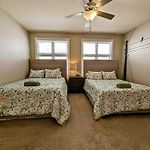 3-Story West End Condo | Free Garage Parking | Near Vanderbilt Medical