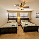 West End Townhome With 2 En-Suites And Free Private Parking