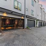 Rooftop Hot Tub & Game Room - 3 Miles To Downtown