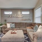 New Spacious Home 2 Miles From Downtown